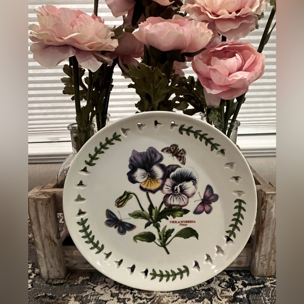 Portmeirion Botanic Garden Plate 'Viola Hybrida' (Pansy) Motif